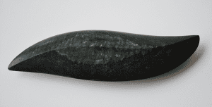 Dague 1, 2020, Serpentine, 5 x 12 x 35 cm