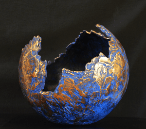 Sphère bleue, 2024, Bronze patine bleue, 39 x 39 x 35 cm
