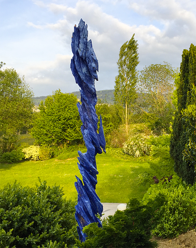 Flamme, 2006, Bois et peinture bleu Klein, 150 x 20 x 20 cm