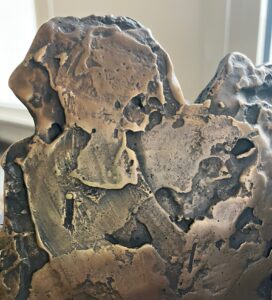 COUPE II (détail), 2022, Bronze patine barège, 27 x 27 x 23 cm