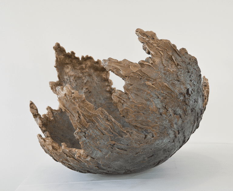 Noéme, 2021, Bronze patine barège + vert, 59 x 54 x 45 cm