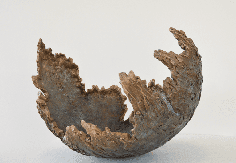 Noéme, 2021, Bronze patine barège + vert, 59 x 54 x 45 cm