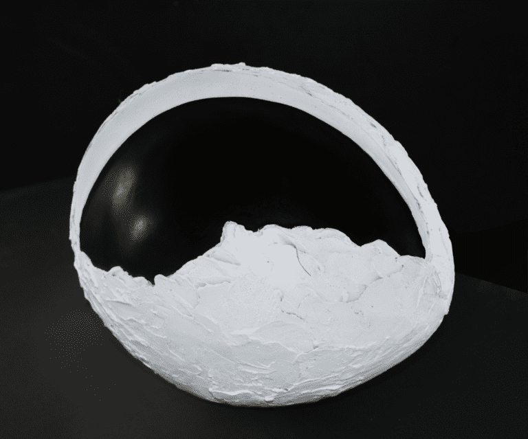 Oeuf 1, Bronze patines Blanche & Noire, 30 x 25 x 24 cm