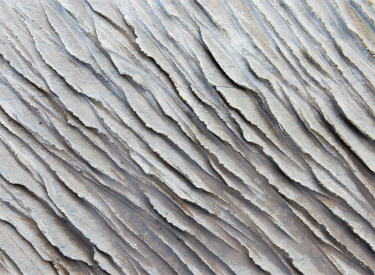 Sur l’autre rive (détail), 2005, Serpentine, 40 x 138 x 33 cm