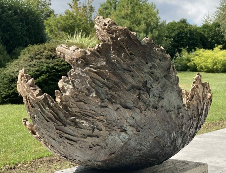 Noéme, 2021, Bronze patine barège + vert, 59 x 54 x 45 cm