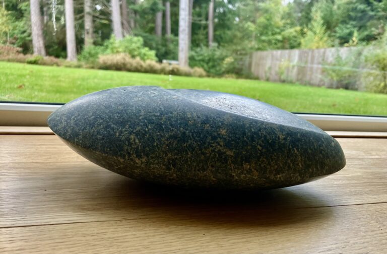 Scotish, 2010, Granit vert, 27 x 22 x 5 cm