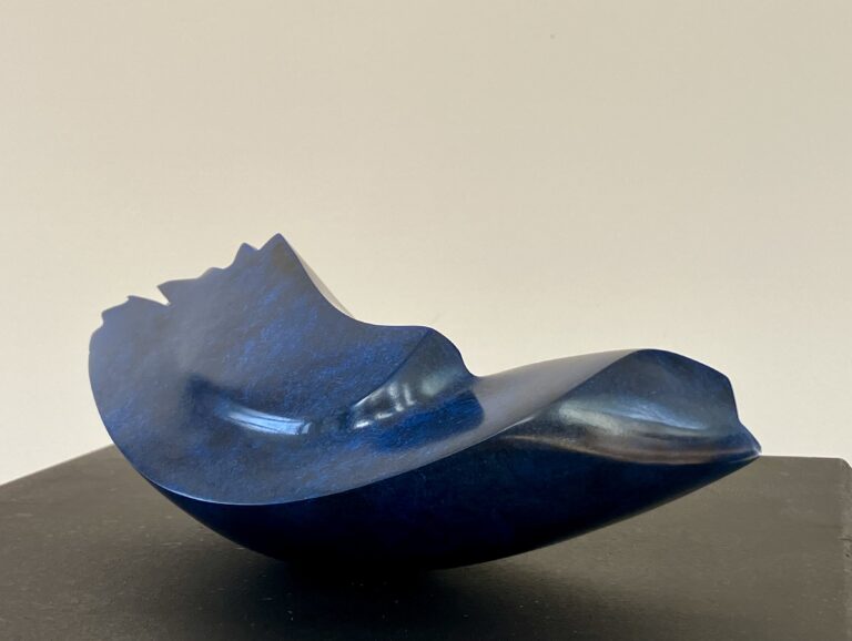 Petite aile bleue, 2024, Bronze patine bleue, 24x10x10 cm