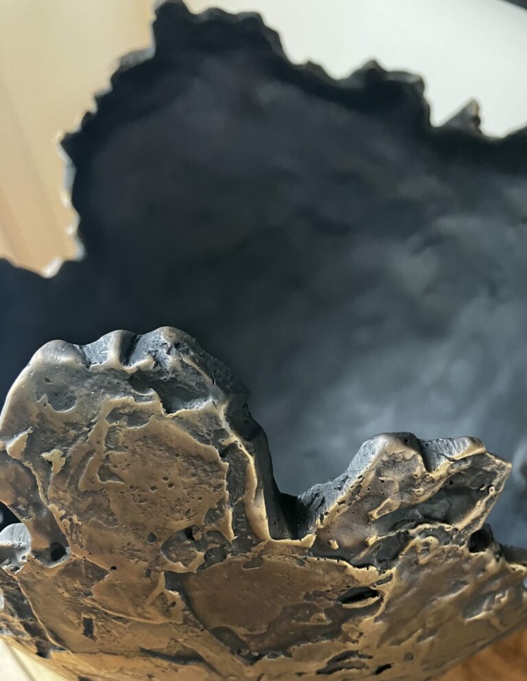 COUPE II (détail), 2022, Bronze patine barège, 27 x 27 x 23 cm